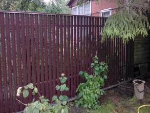 Забор из евроштакетника с бетонированием столбов 28 метров фото в Урень