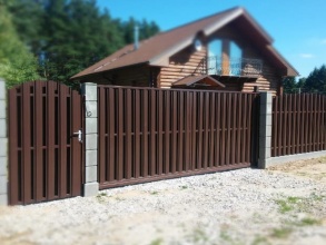 Ворота из евроштакетника откатные - пример 16 фото под ключ