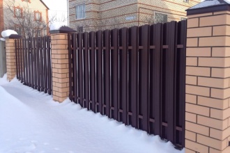 Забор из евроштакетника в шахматном порядке 30 метров фото в Урень