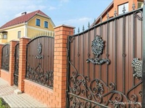 Кирпичный забор с ковкой  150 метров фото в Урень