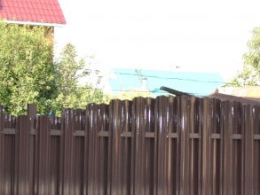 Забор из евроштакетника на ленточном фундаменте 10 метров фото в Урень