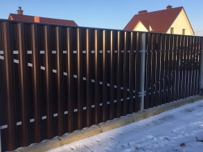 Забор из евроштакетника в шахматном порядке 10 соток фото в Урень