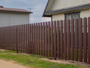 Забор из евроштакетника с забивными столбами 200 метров фото в Урень